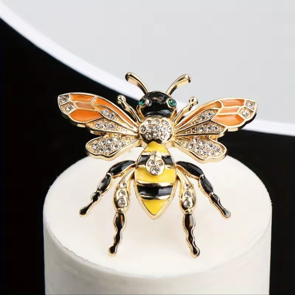 Gold and Orange Bee Brooch - Picture 7 of 7